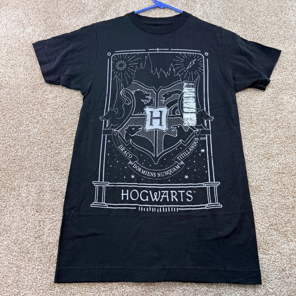 Harry Potter Hogwarts Crest Black T-Shirt Mens XS Hot Topic NEW Movie Merch Fan